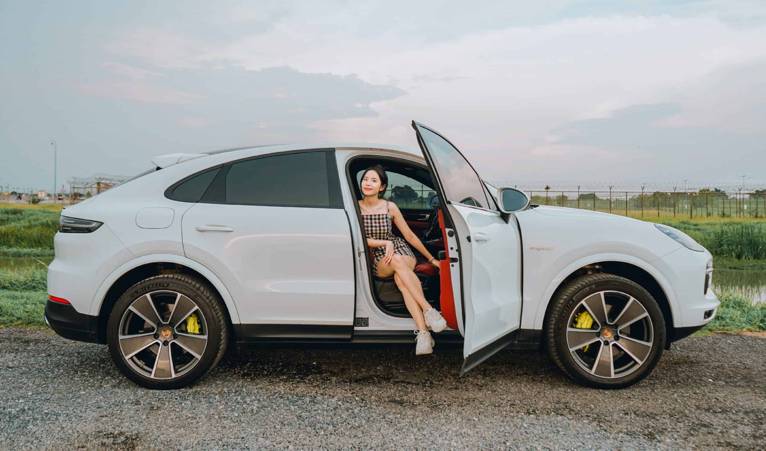 เอกสารไม่ต้องยุ่งยาก ก็เลือกเช่ารถหรู ได้ทันที!