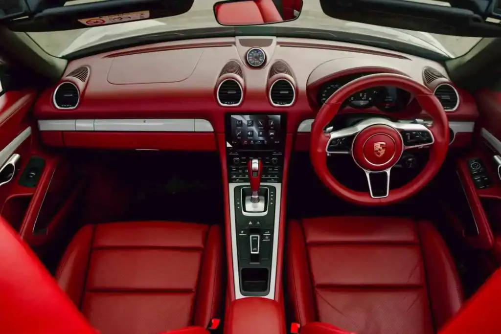 richcars-car-rental-porsche-718-boxster-2022-4