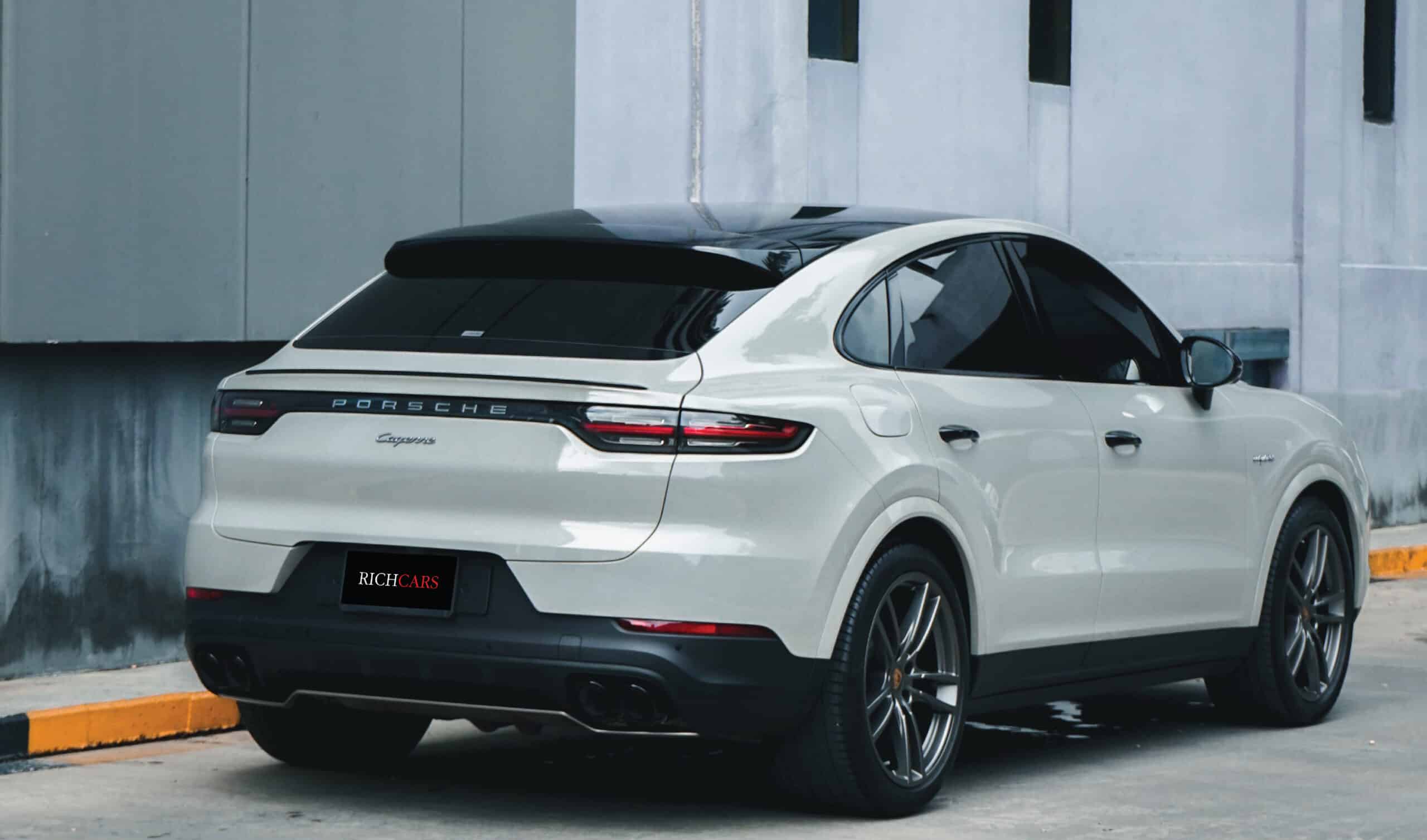 เช่ารถซุปเปอร์คาร์ Porsche Cayenne Coupe 32,900.-/วัน