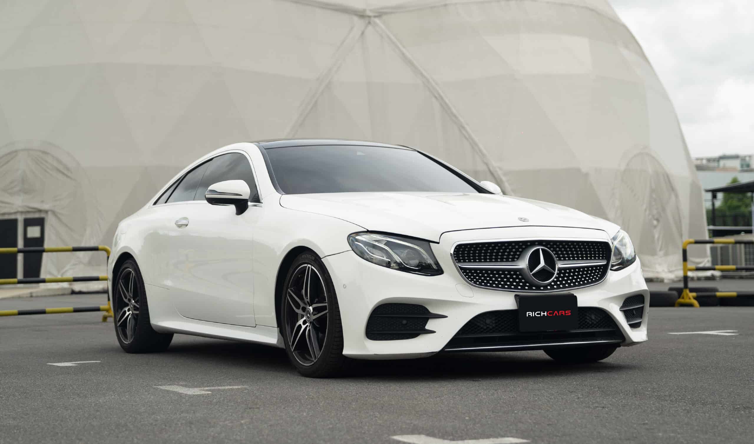 เช่ารถเบนซ์ และรถหรูทุกรุ่น ด้วยราคาที่คุ้มค่ายิ่งกว่าจาก Richcars