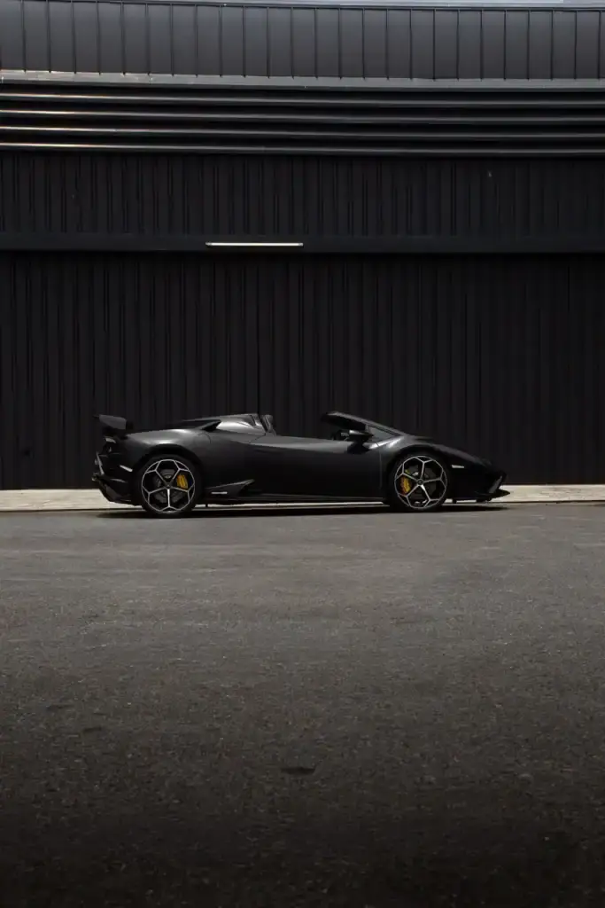 richcars-car-rental-lamborghini-huracan-evo-black-2024-2