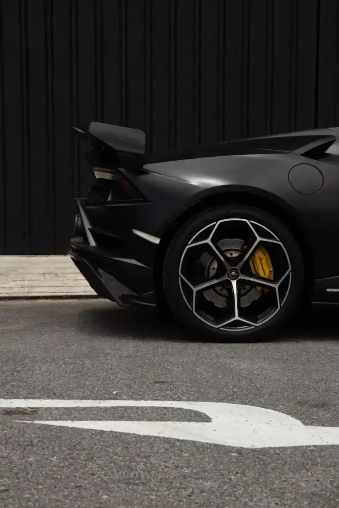 richcars-car-rental-lamborghini-huracan-evo-black-2024-4