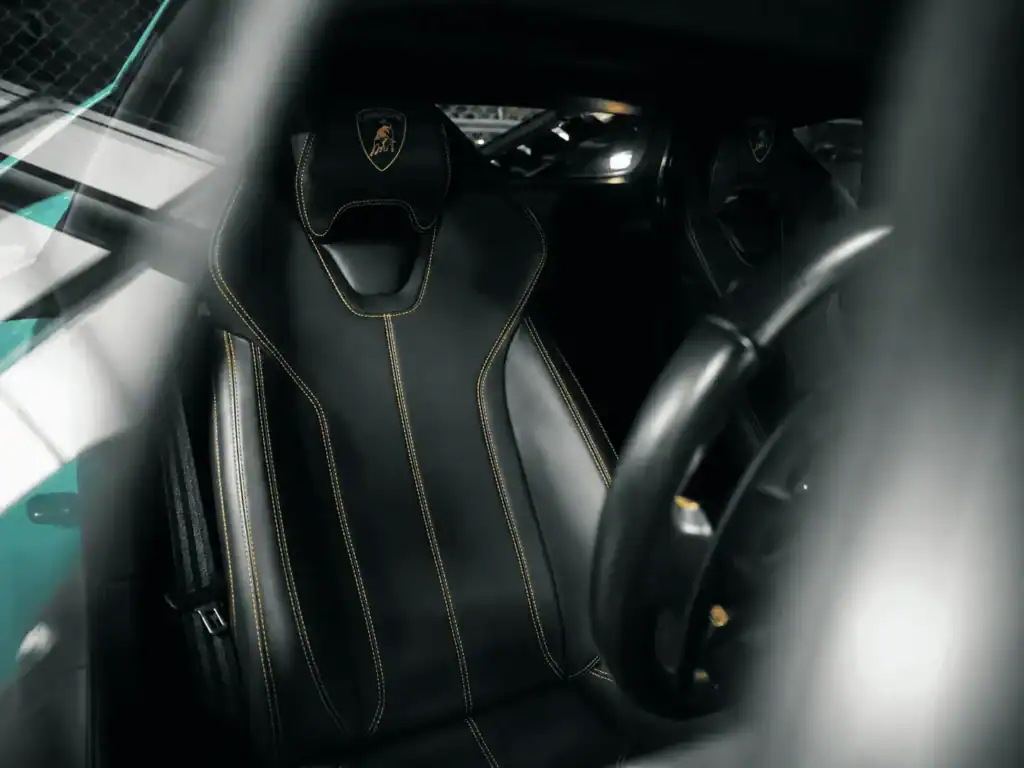 richcars-car-rental-lamborghini-huracan-evo-blue-2024-1