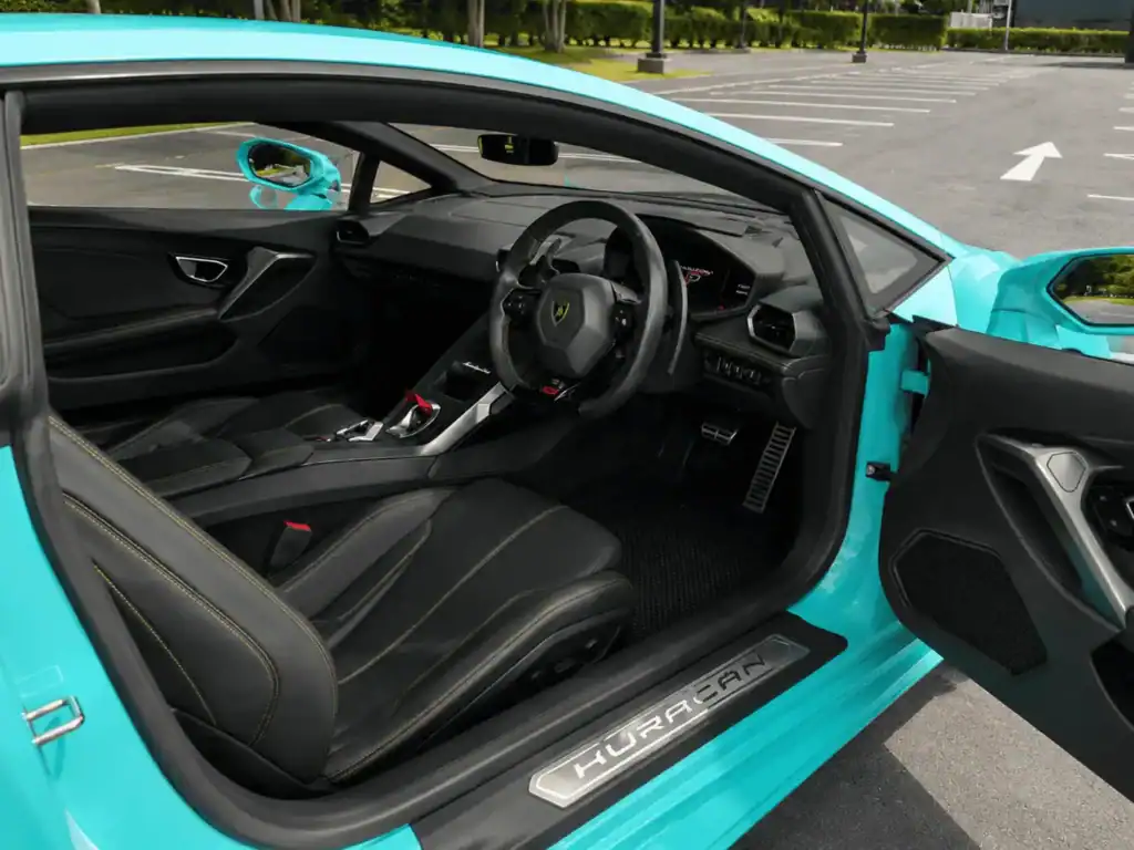 richcars-car-rental-lamborghini-huracan-evo-blue-2024-4
